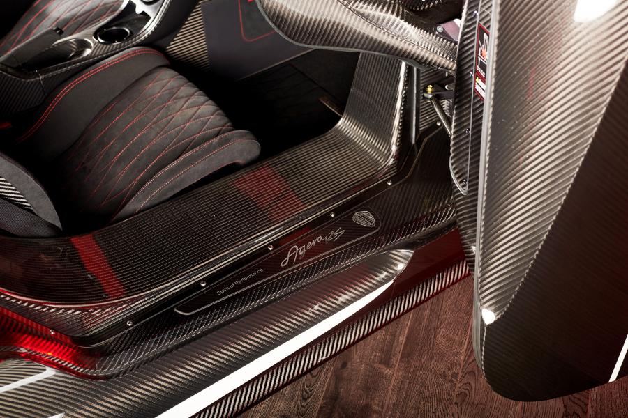 Детали интерьера Koenigsegg Agera RS Draken 2018 года  (фото 7 из 22)